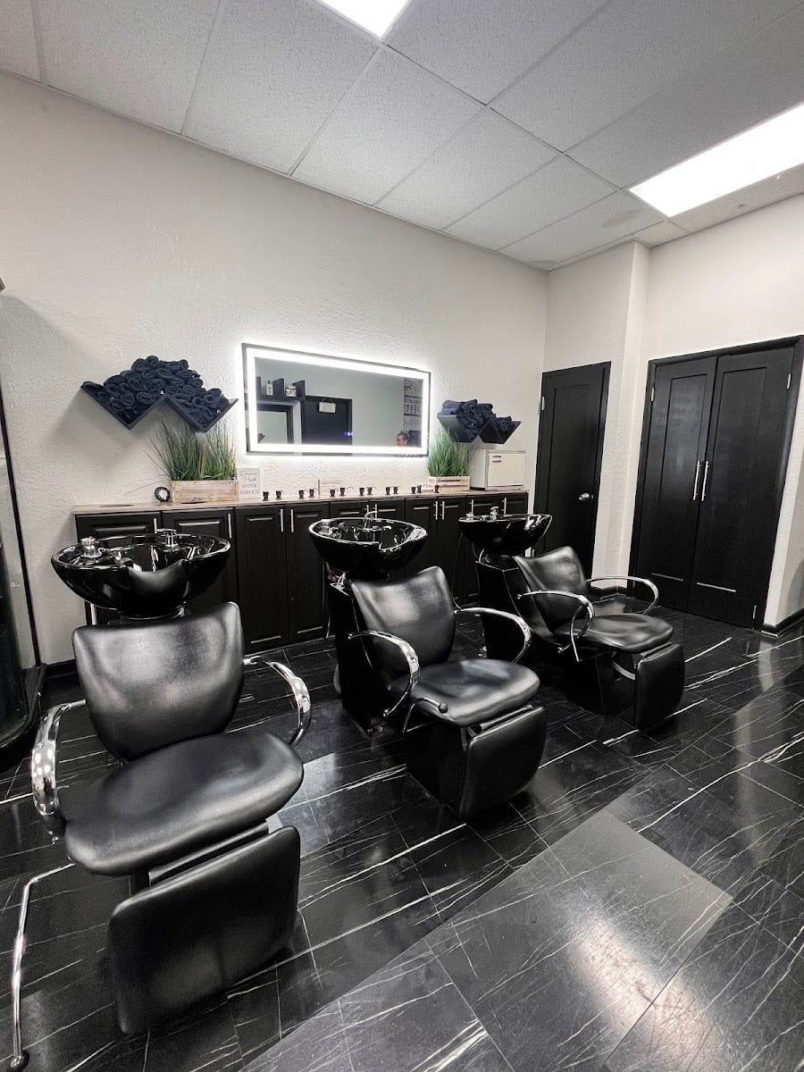 D'Vina's Salon & Spa
