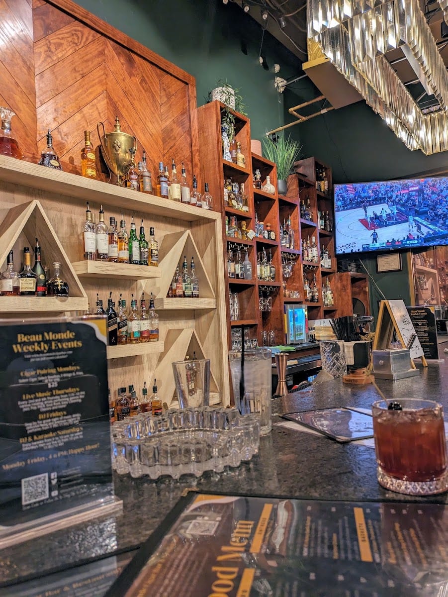 Eleven Cigar Lounge, photo 4