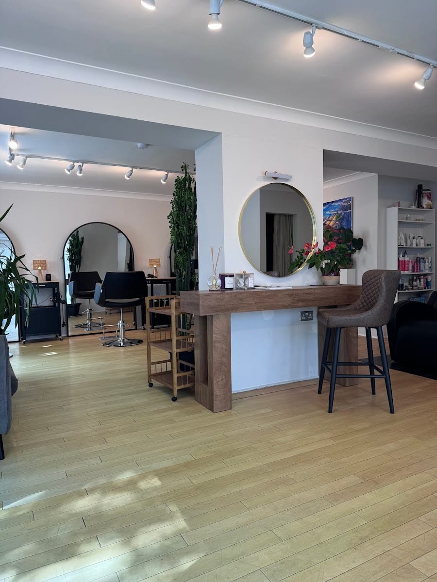 Nizolas Hair and Beauty Studio
