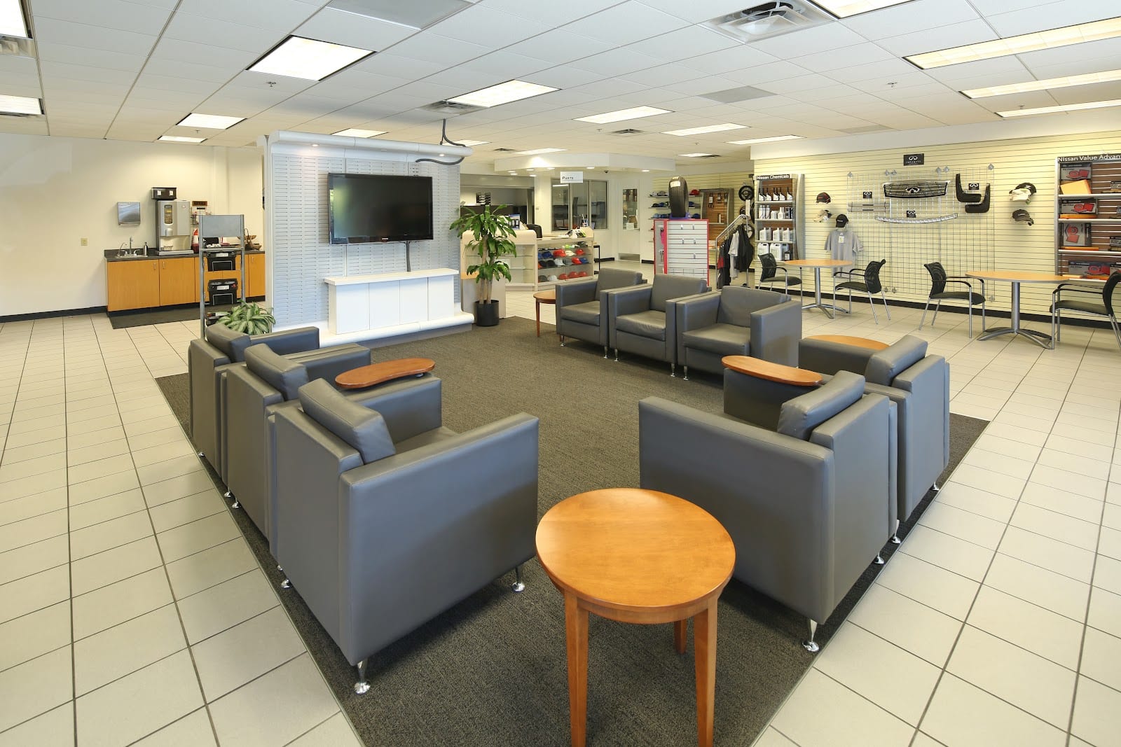 Pinnacle Nissan, photo 3