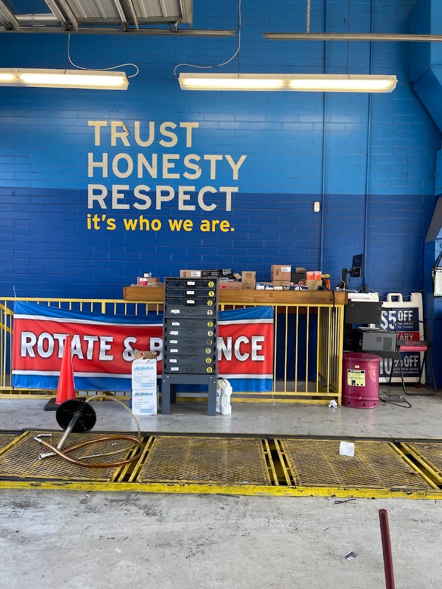 Express Oil Change & Tire Engineers, photo 2