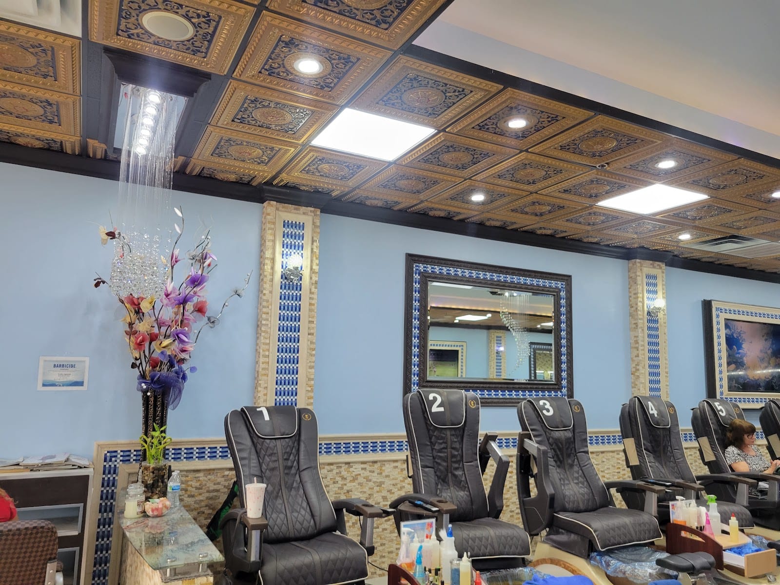 LV Nails & Spa