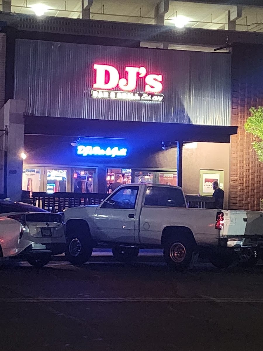 DJ's of Scottsdale Bar & Grill, photo 4