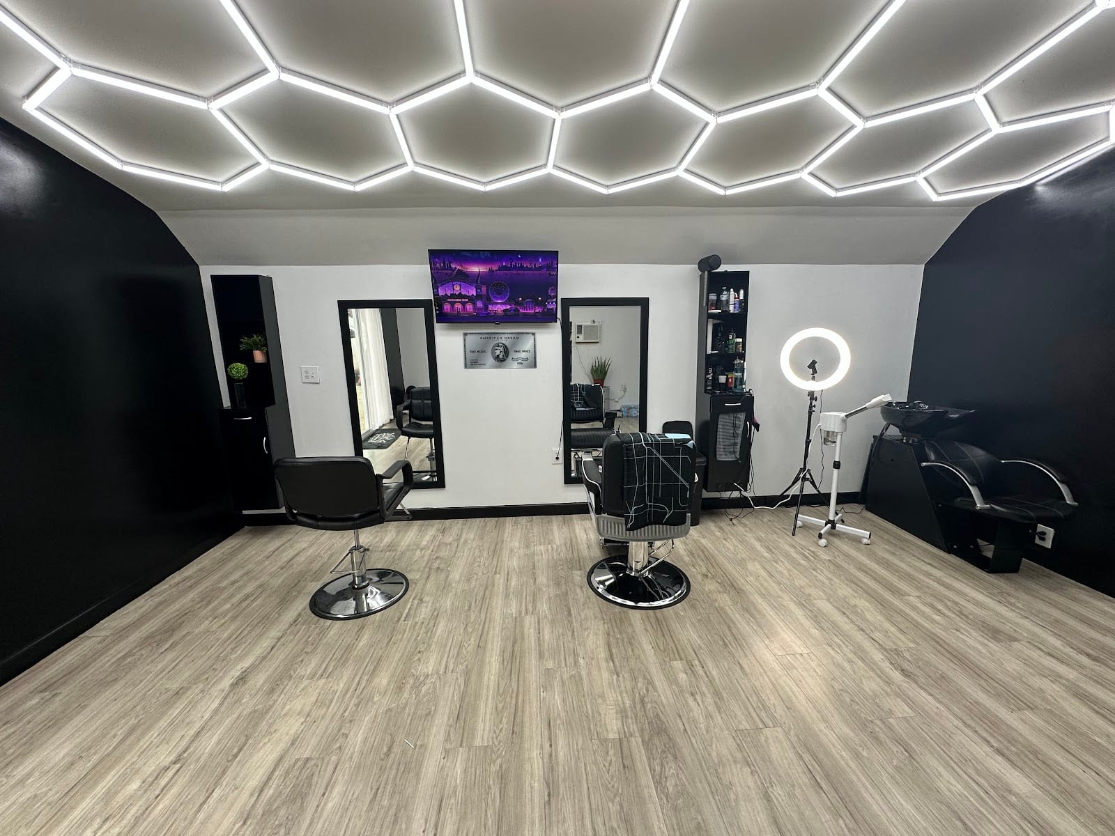 The Phoenix Barber Shop, photo 4