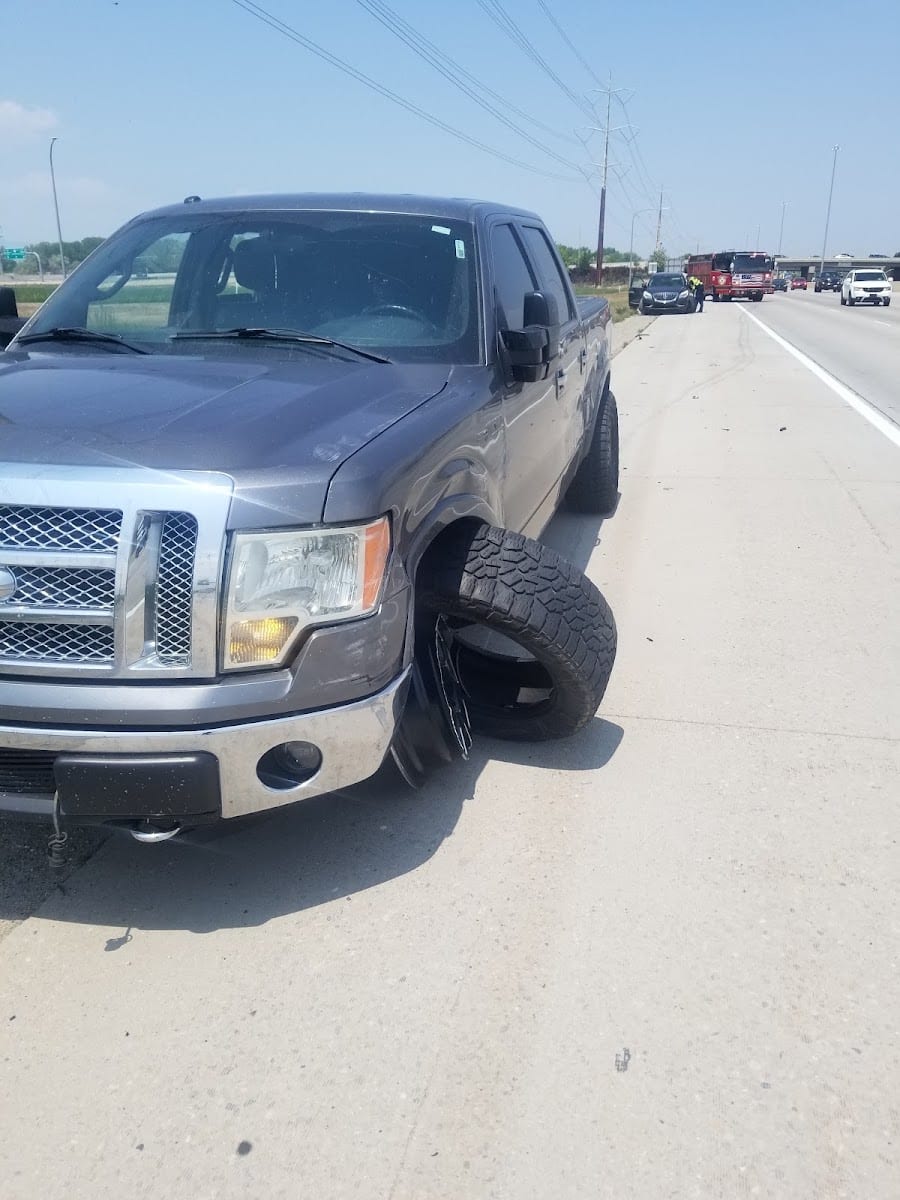 Caliber Collision, photo 2