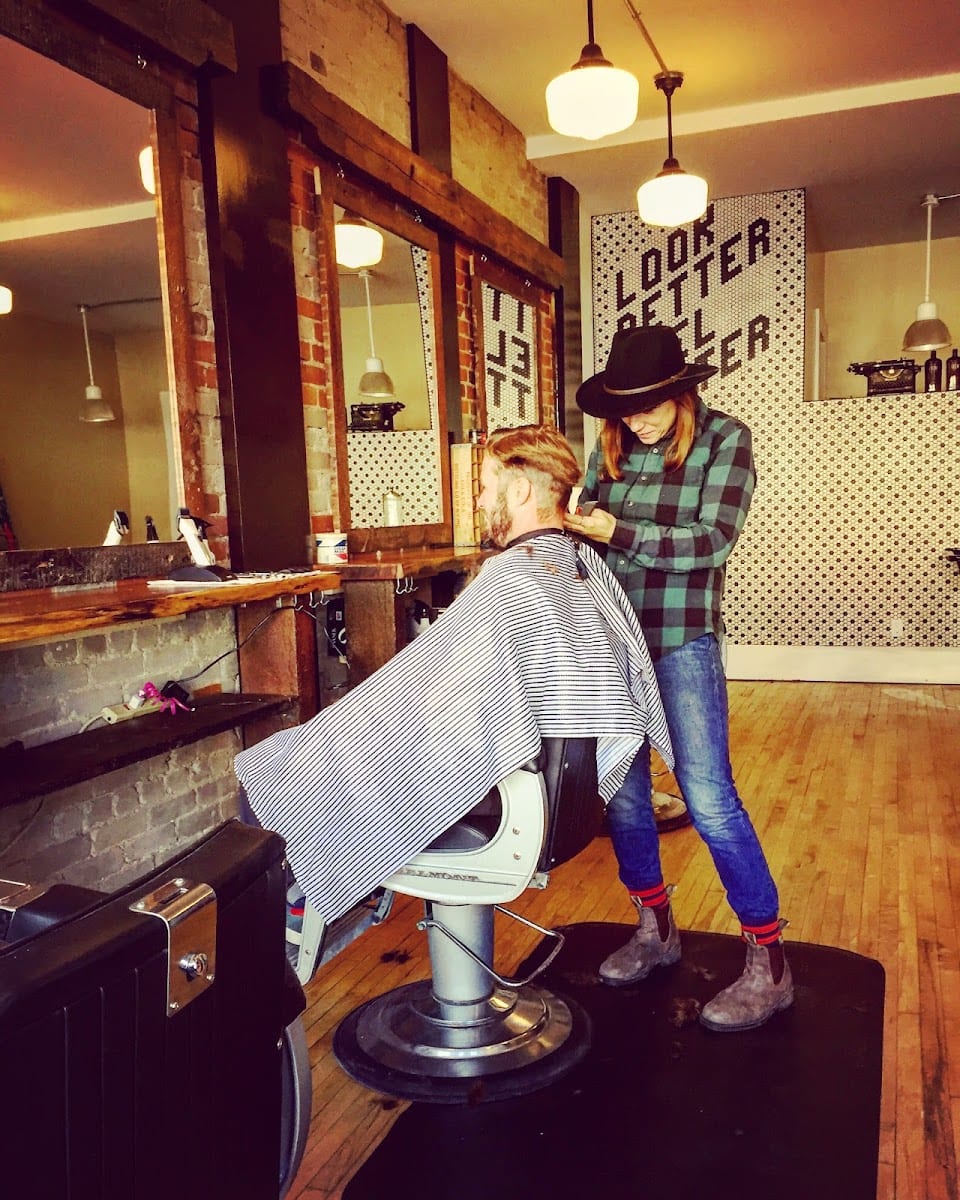 Hastings Barber Shop Danforth, photo 4