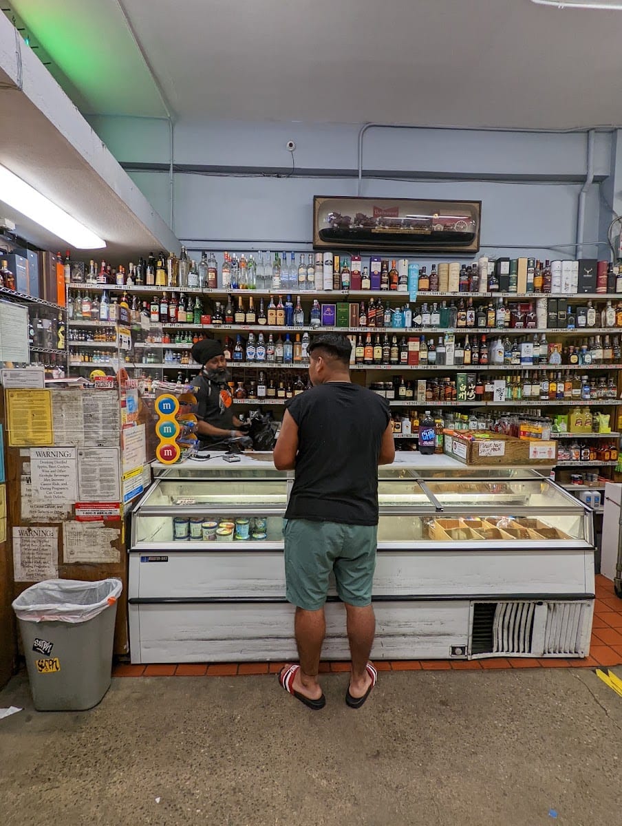 Fred's Liquor & Deli, photo 2
