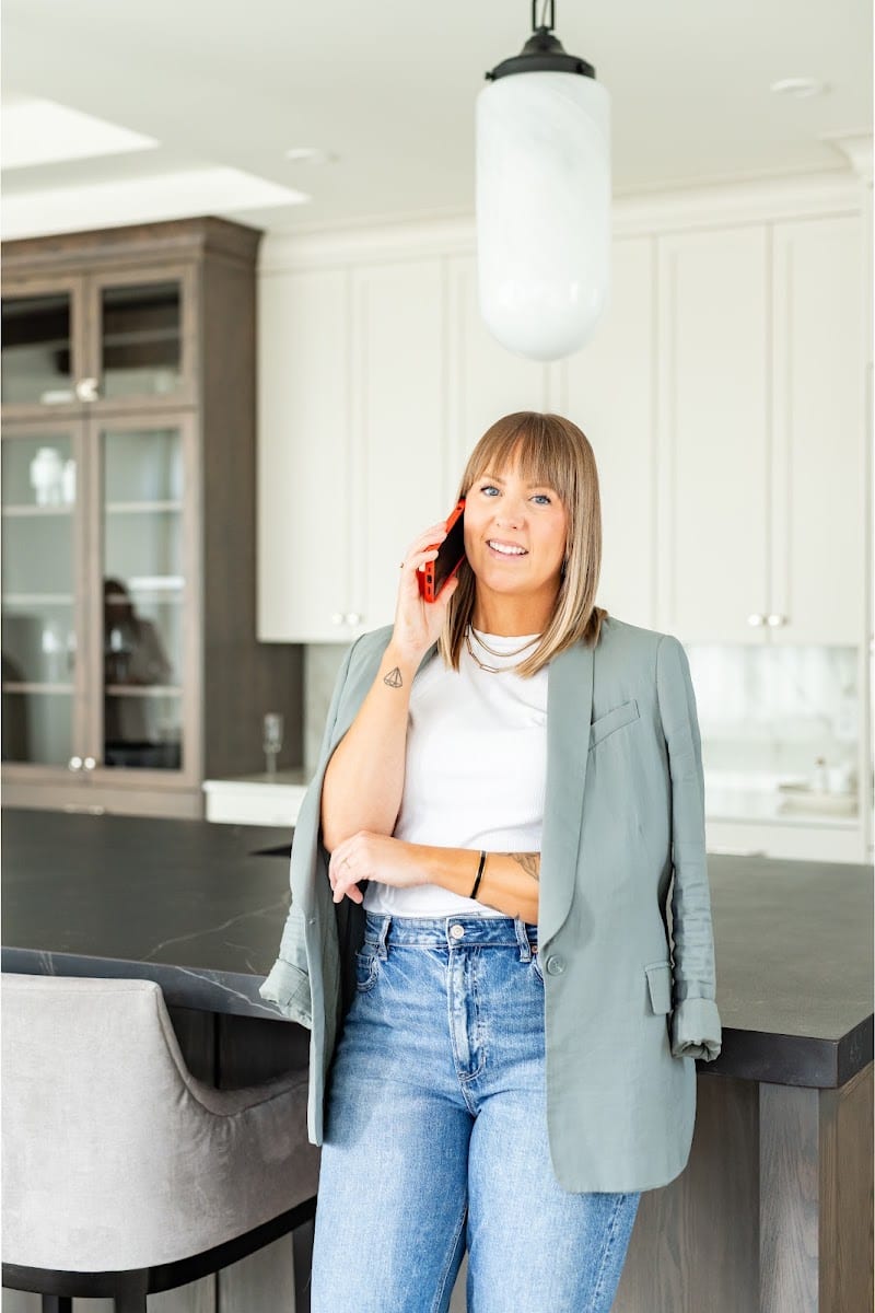 The Agency, Kendall Parcher, photo 4