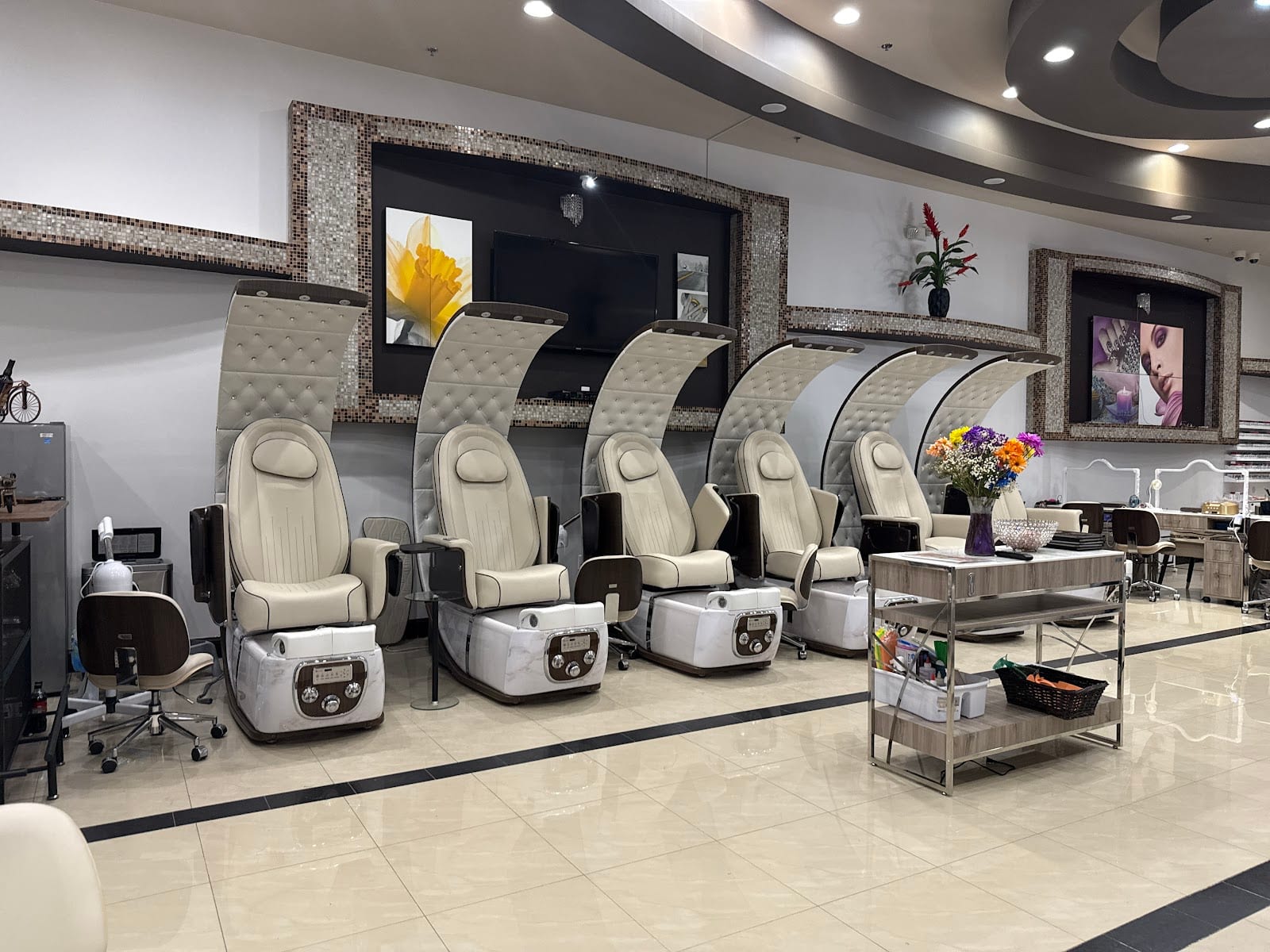 LUXURY NAIL BAR, photo 2
