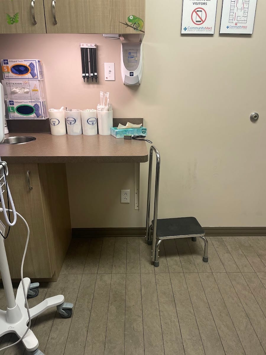 CareNow Urgent Care - Crossroads, photo 3