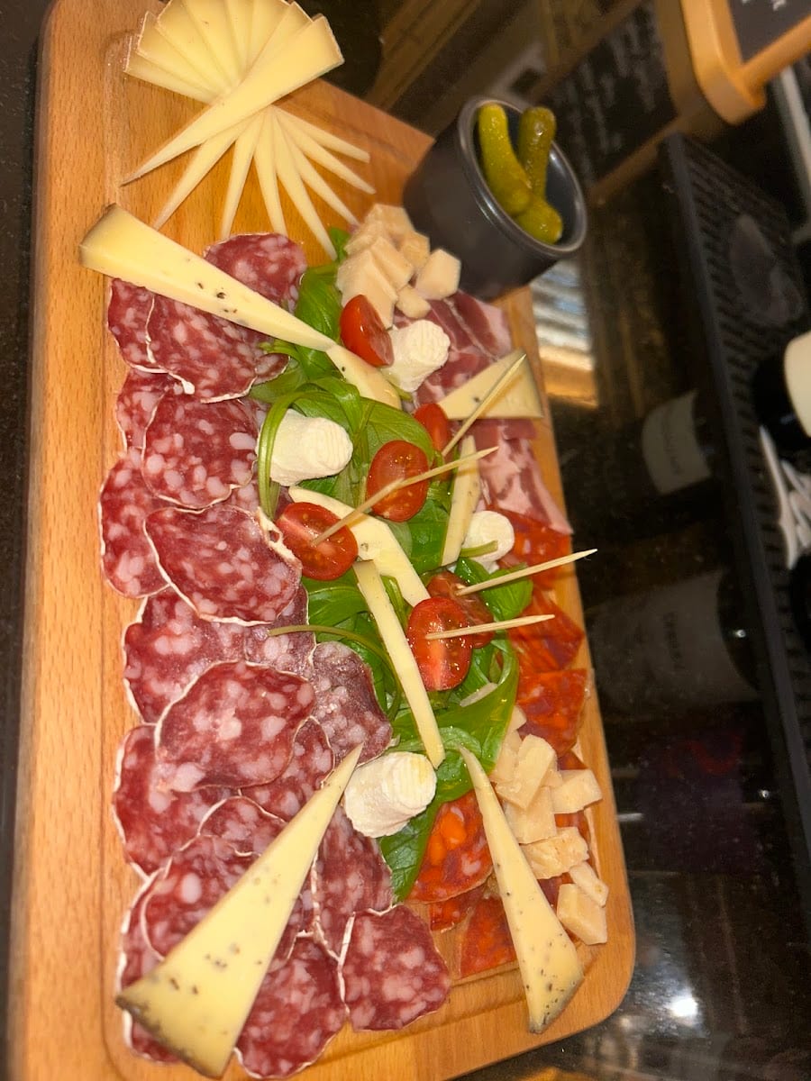 Rouge ou Blanc, caviste & bar à vin