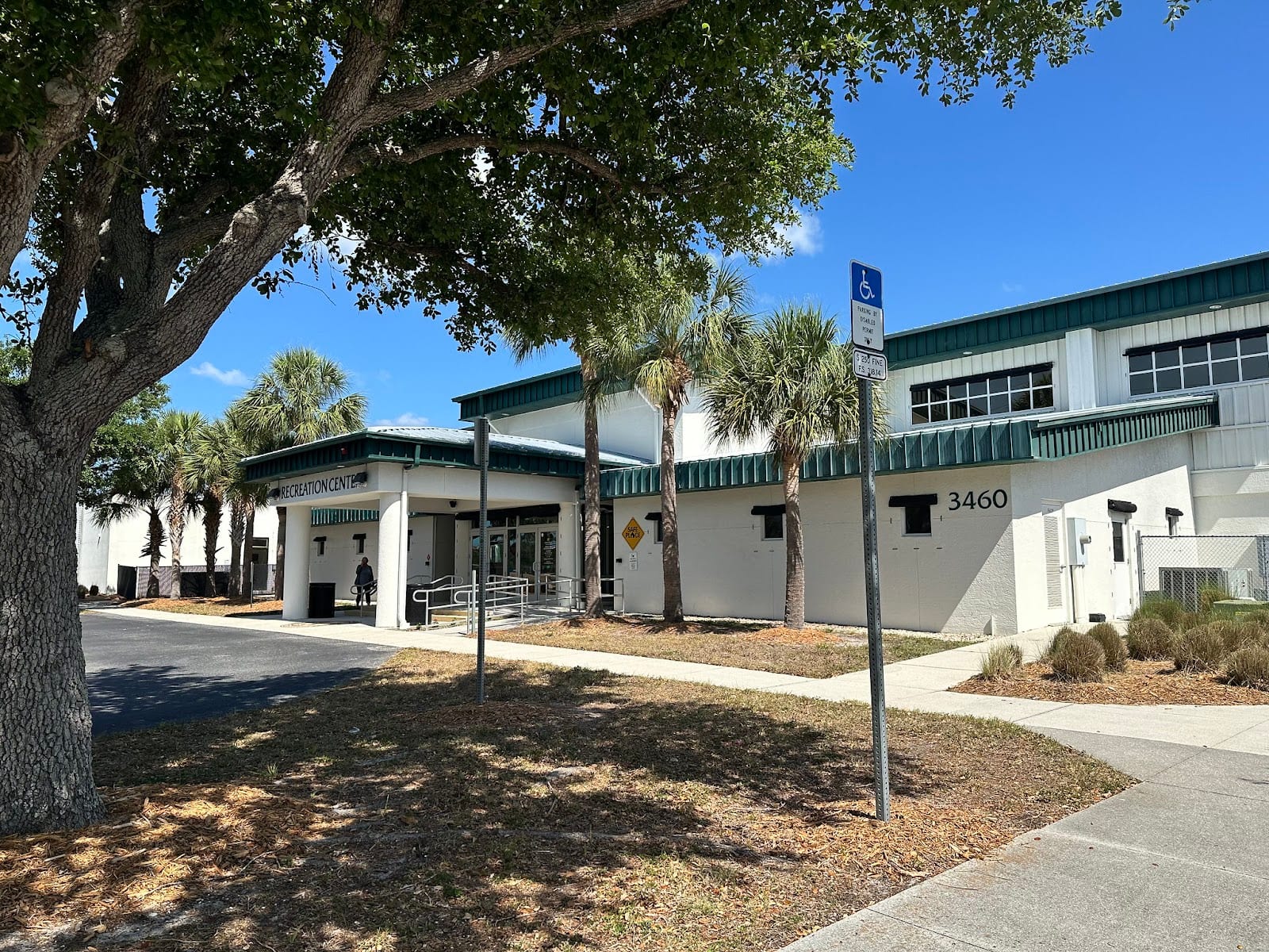 Ann & Chuck Dever Regional Park Recreation Center, photo 2