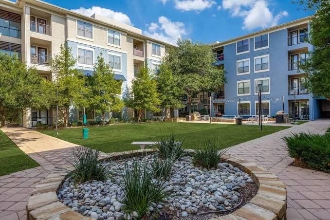 Elegant 1-bedroom apartment in charming Frisco with rooftop pool and gym, photo 3