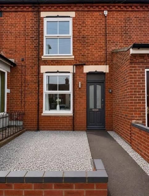 City Townhouse Close to Cafes and Restaurants