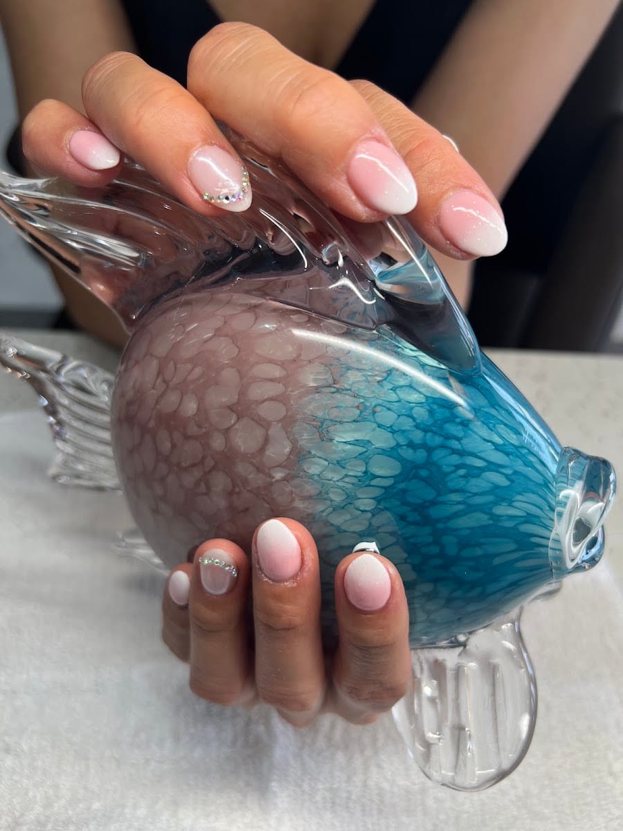 Stiletto Nails, photo 2