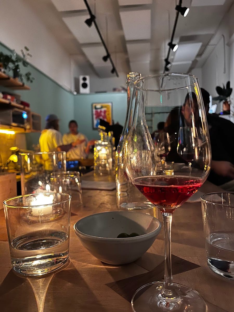 Rampant Bottle & Bar, photo 3