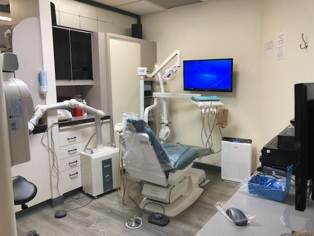 Dr. Wallace S. Woo, DDS