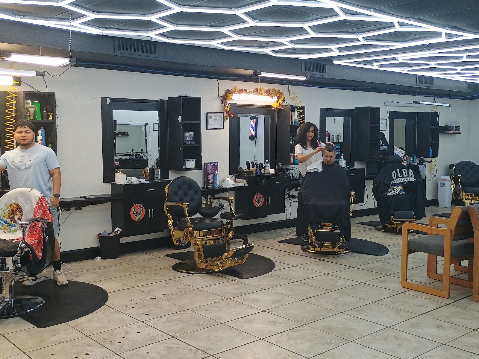 cuts y cortes barber salon, photo 3