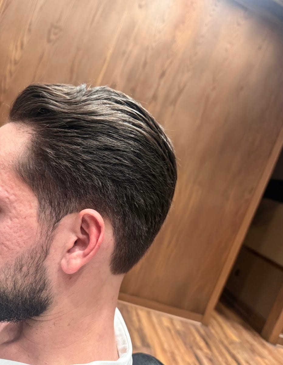 Amir Barber Lounge