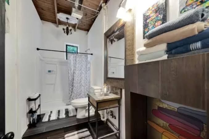 Art Studio in DOWNTOWN Channelside