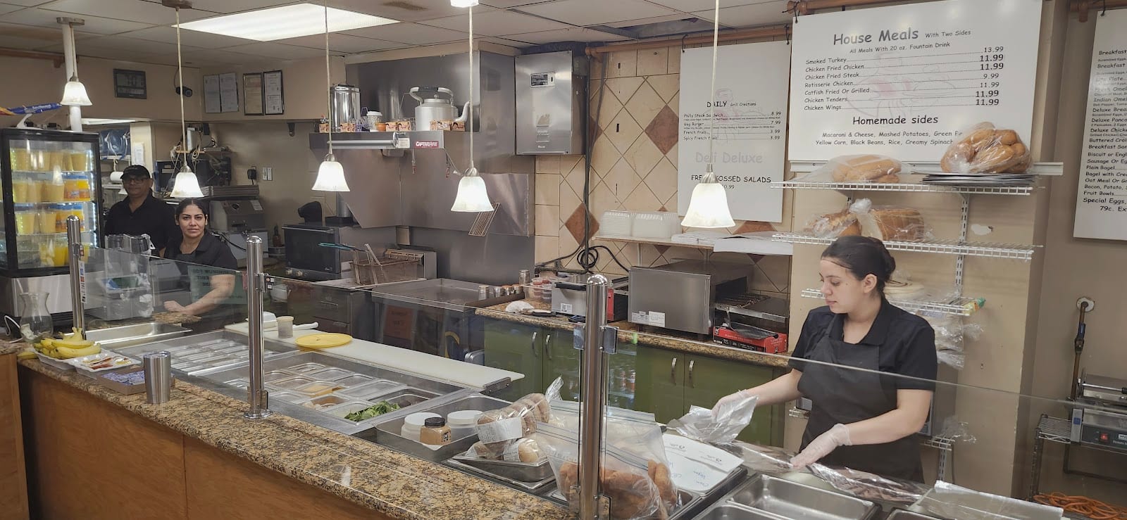 Deli Deluxe, photo 2