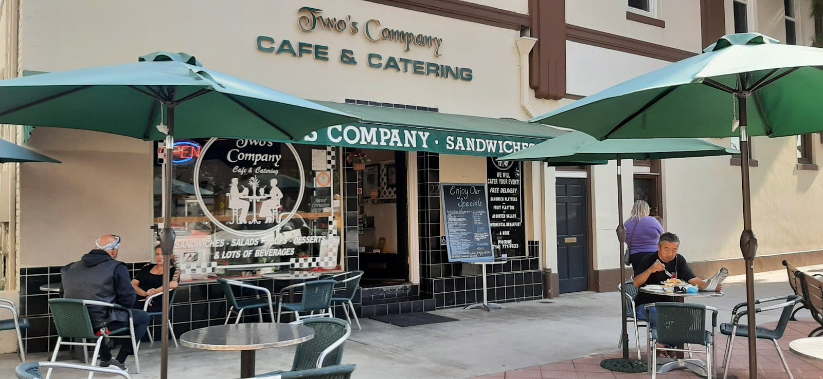 Two's Company Café, photo 2
