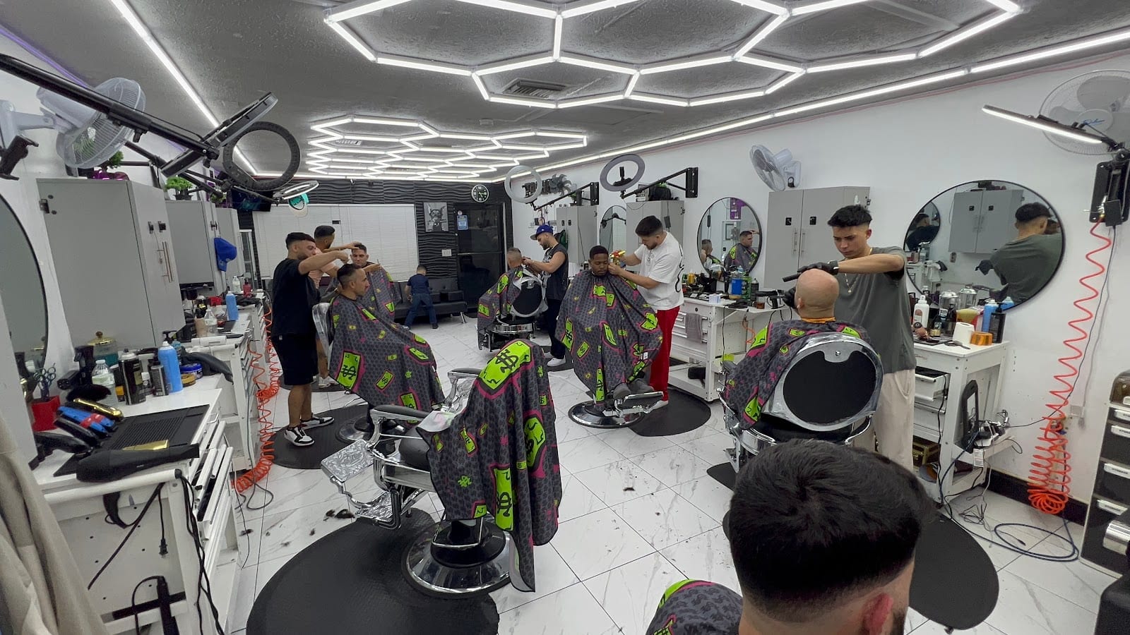 Fashion barber & beauty
