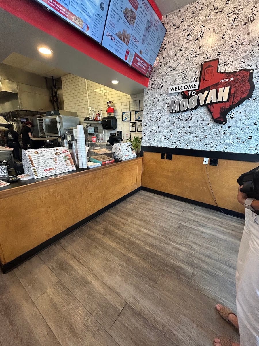 MOOYAH Burgers, Fries & Shakes