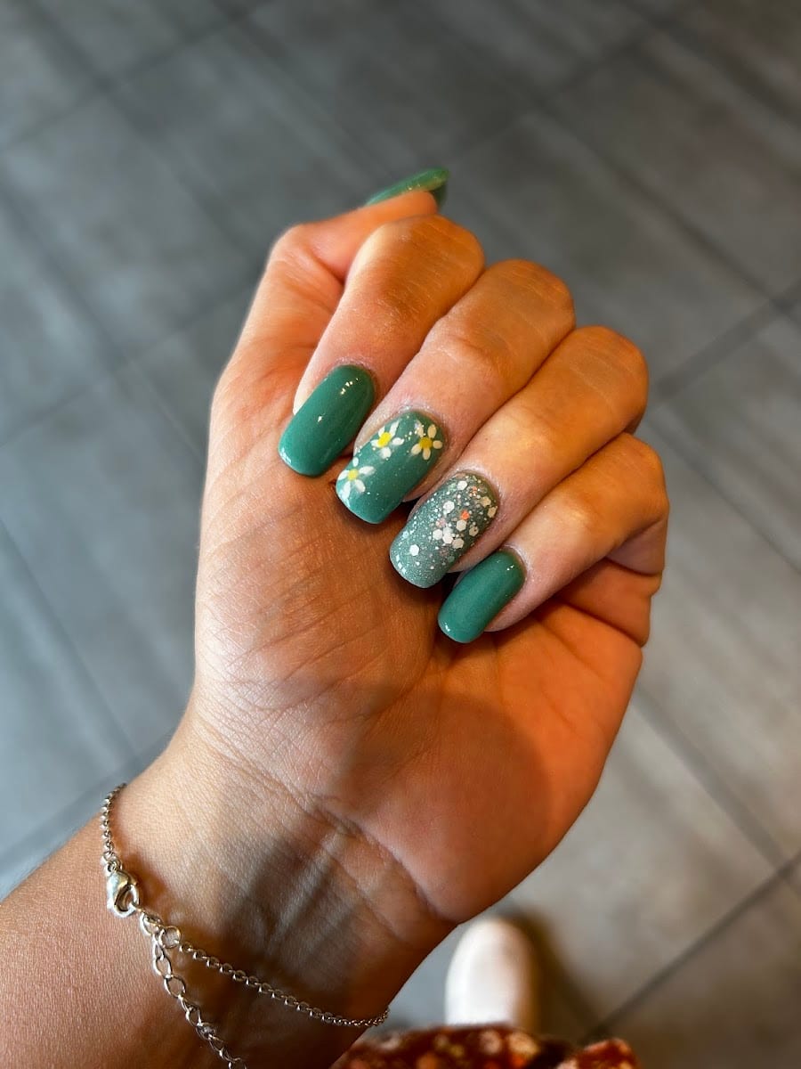 Happy Nails
