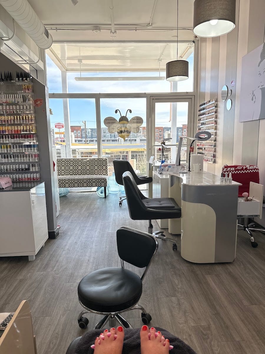 LUXXO Nails