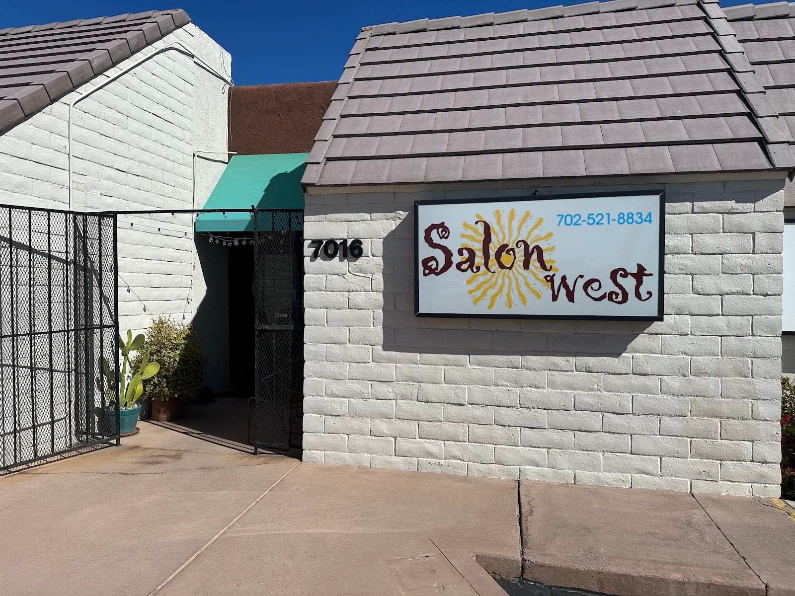 Salon West