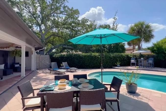 Quiet Oasis in Ideal Location-Private Pool Arcade - Four-Bedroom House