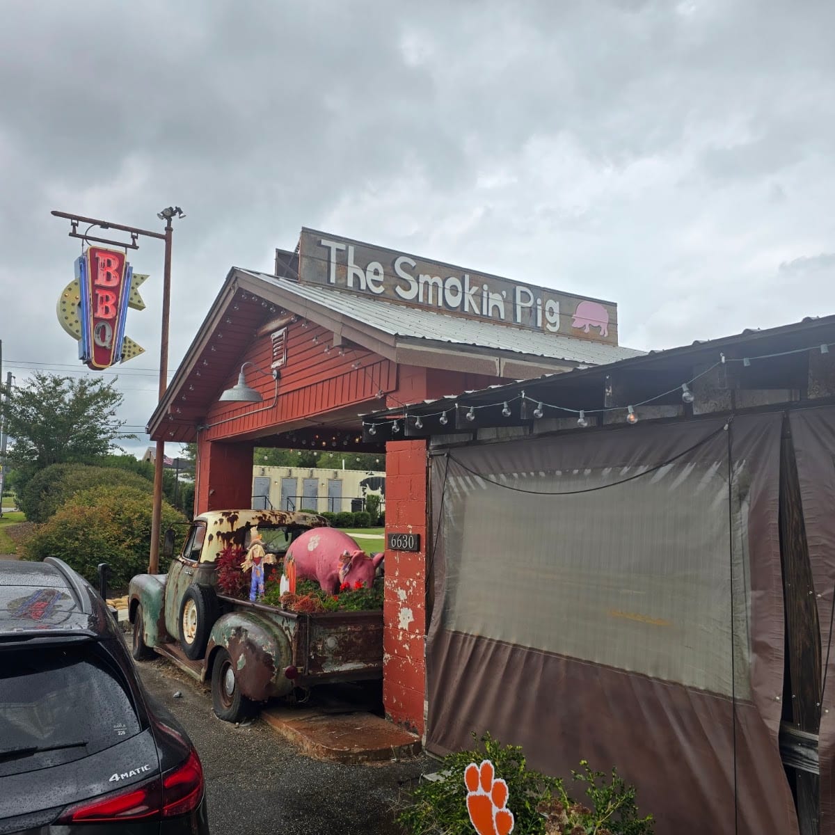 The Smokin' Pig of Pendleton