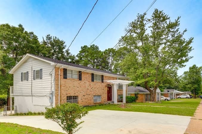 Poole House Near Spring Hill Golf Course - Two-Bedroom House