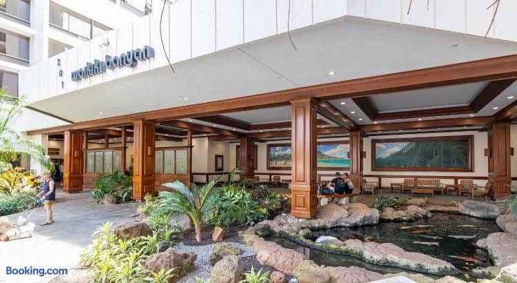 5 min Beach Walk, Upscale with Parking, No Resort Fee