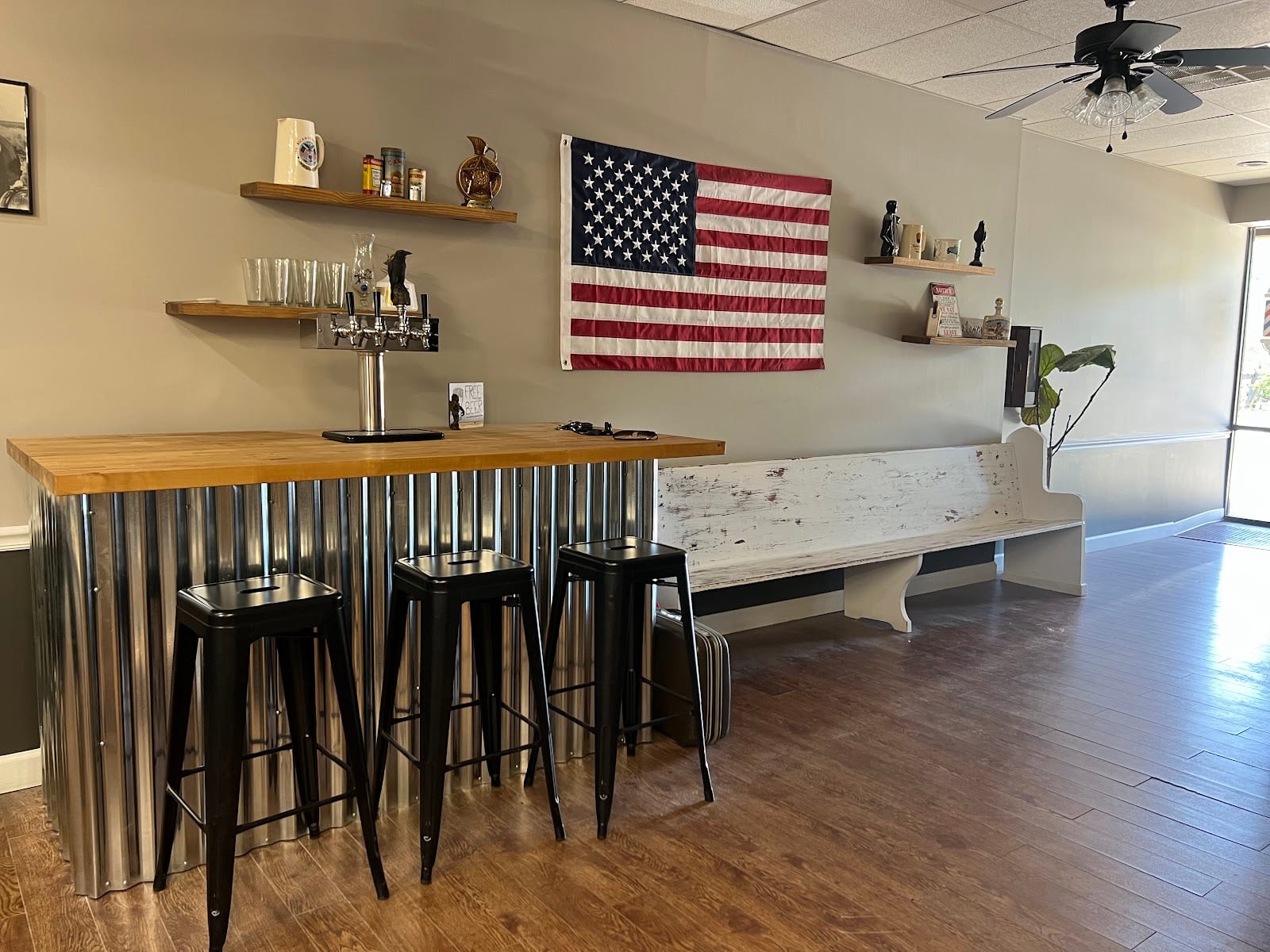 The Raven's Hollow Barbershop, photo 4