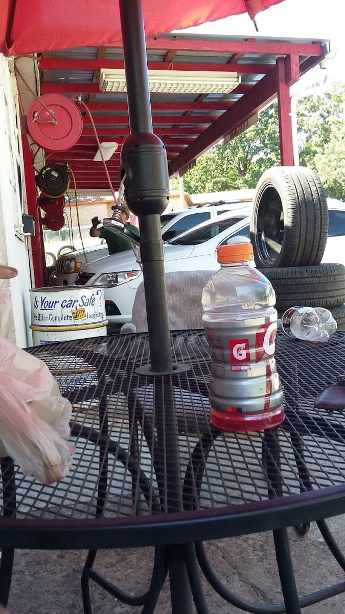 Macuil's Tire Shop
