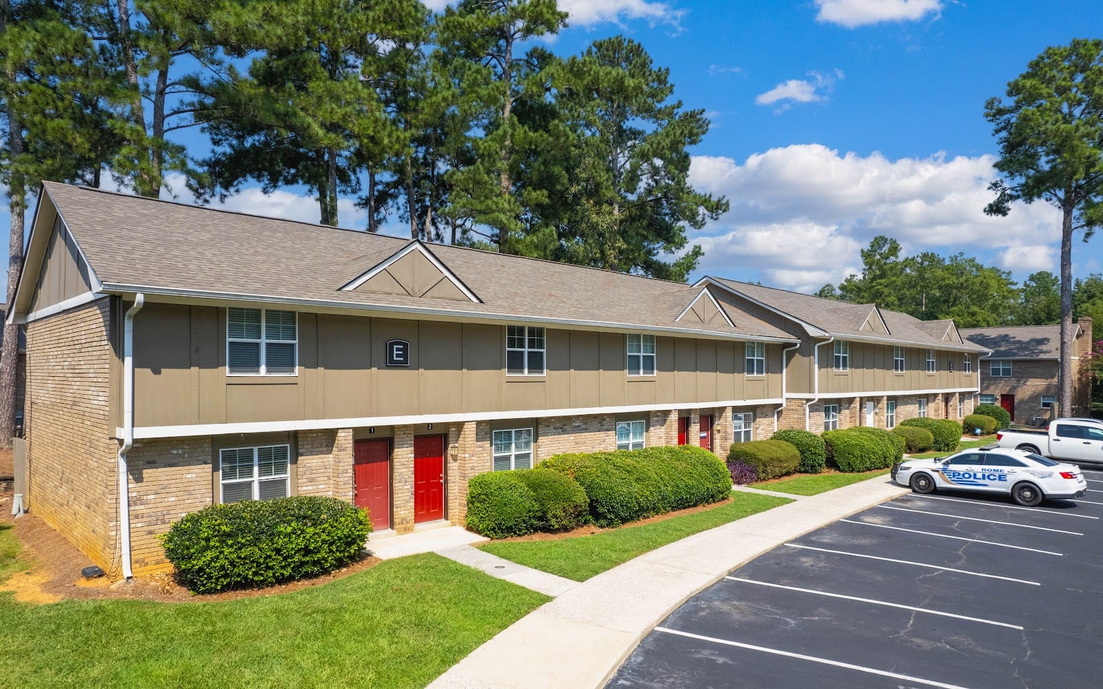 The Grove at Six Hundred Apartment Homes, photo 2