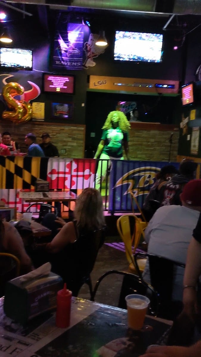 Christian's Tailgate Bar & Grill, photo 3