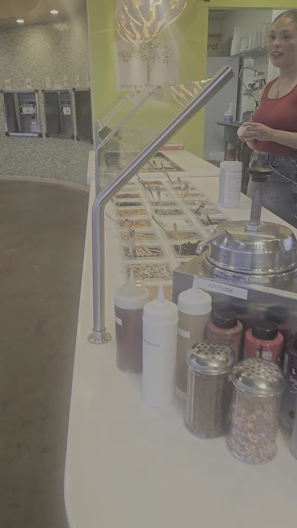 It's All Peachy Frozen Yogurt, photo 2