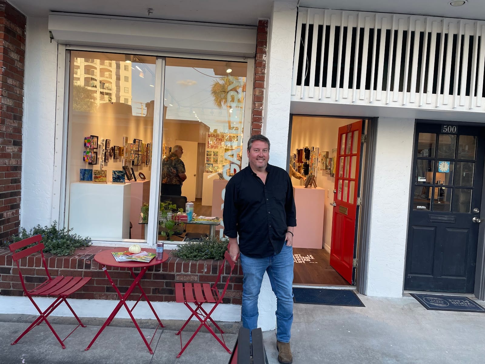 502 Gallery, photo 2