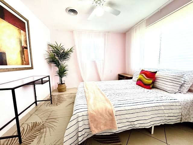 Luxury Lemon Bay 6 BR villa with pool & tennis court for 10 people,