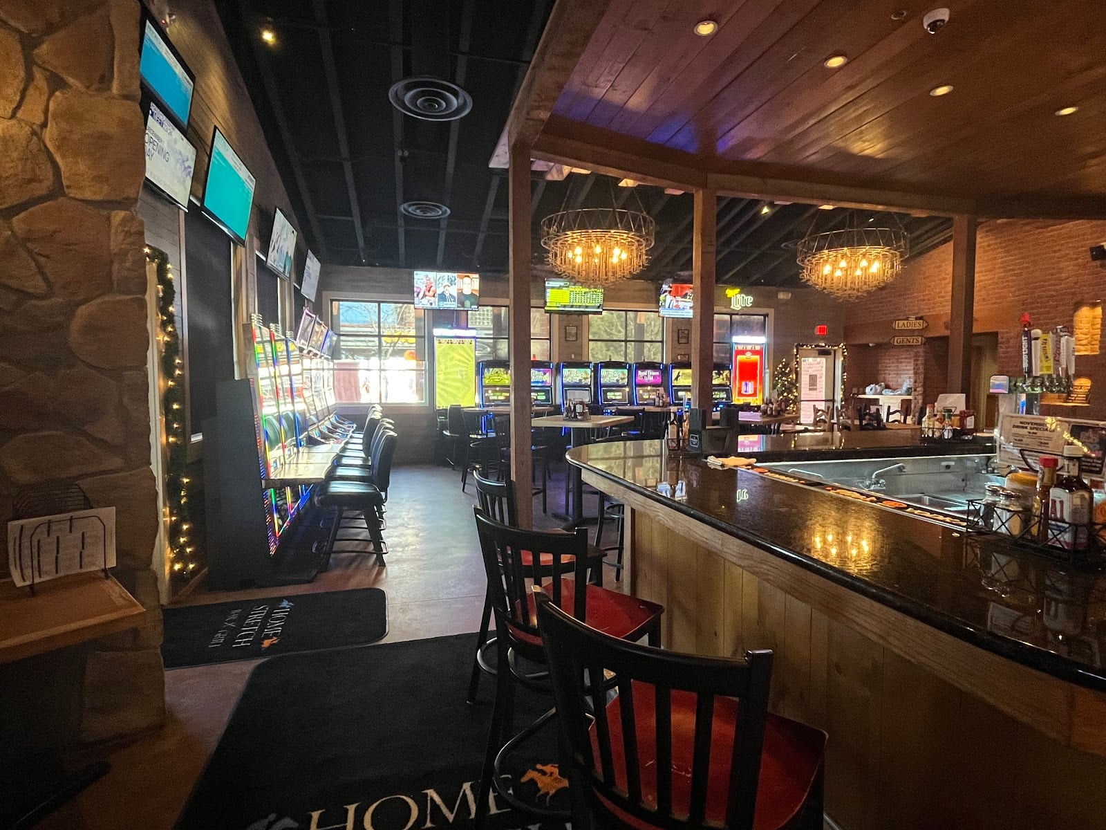 Casper East Horse Palace - Gaming & OTB, photo 3