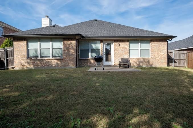 Beautifully Remodeled Property w / Pool on Golf Course- easy access to all DFW
