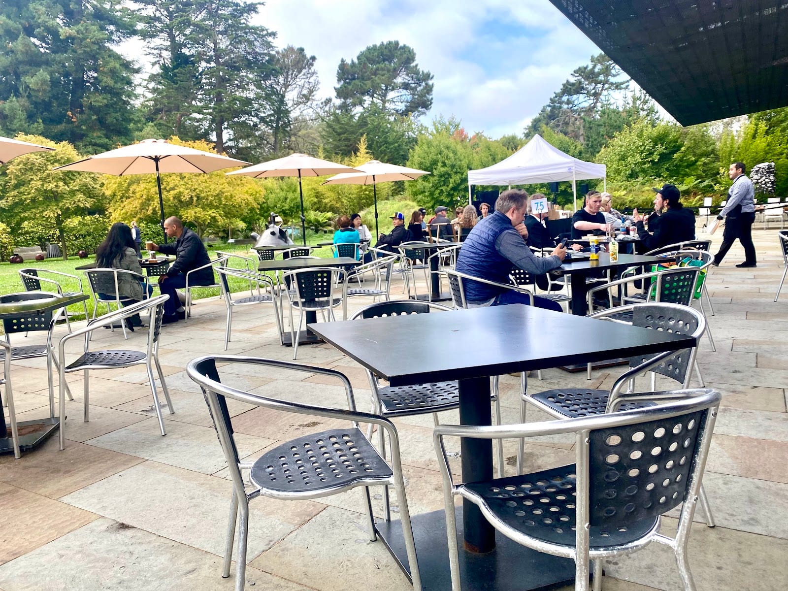 de Young Café
