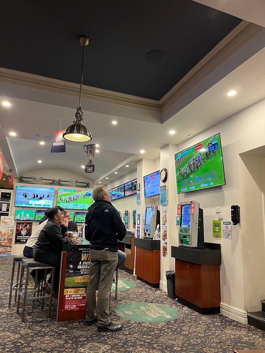 The Grand Sports Bar, photo 2