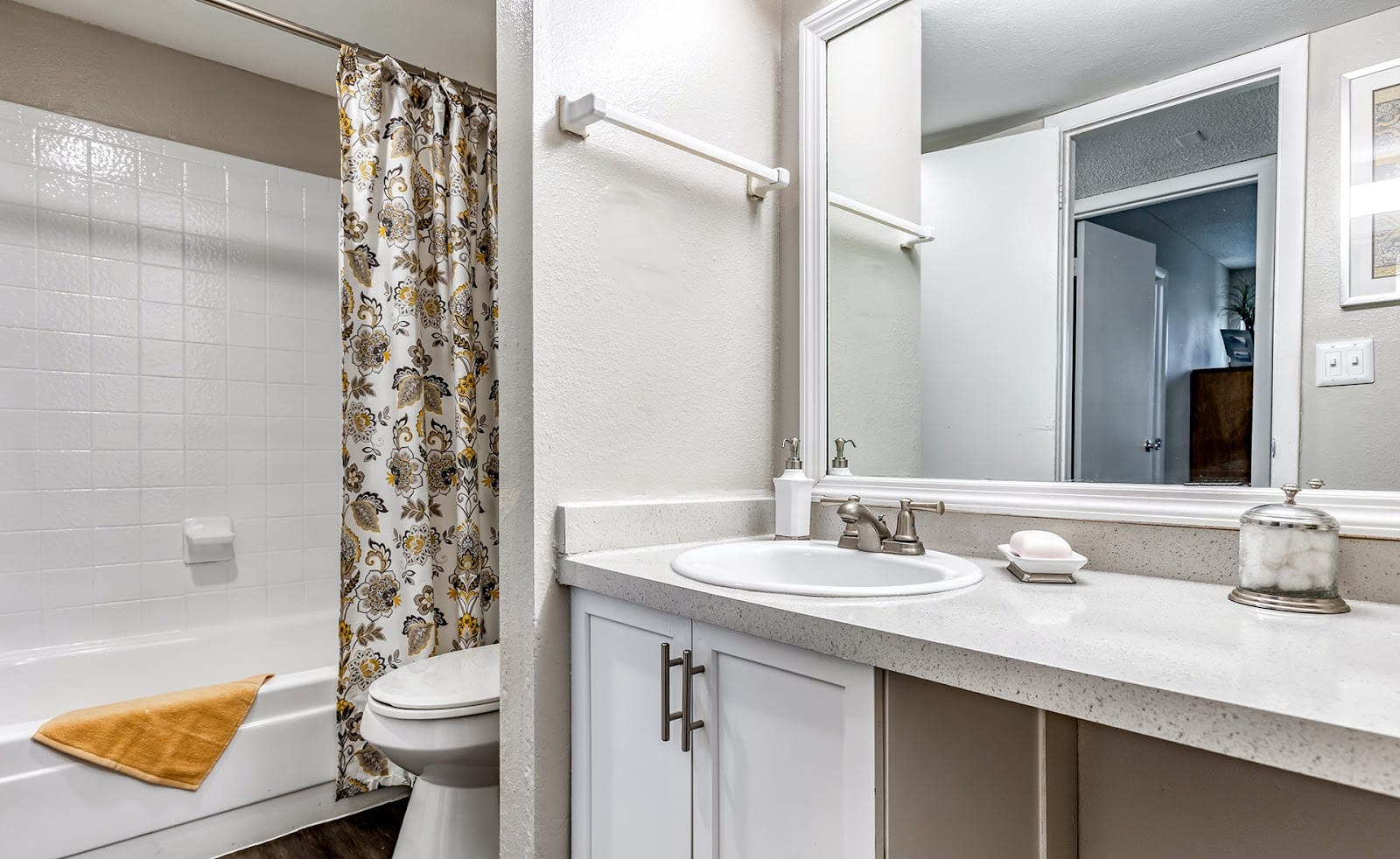 L'Estancia Apartment Homes, photo 4