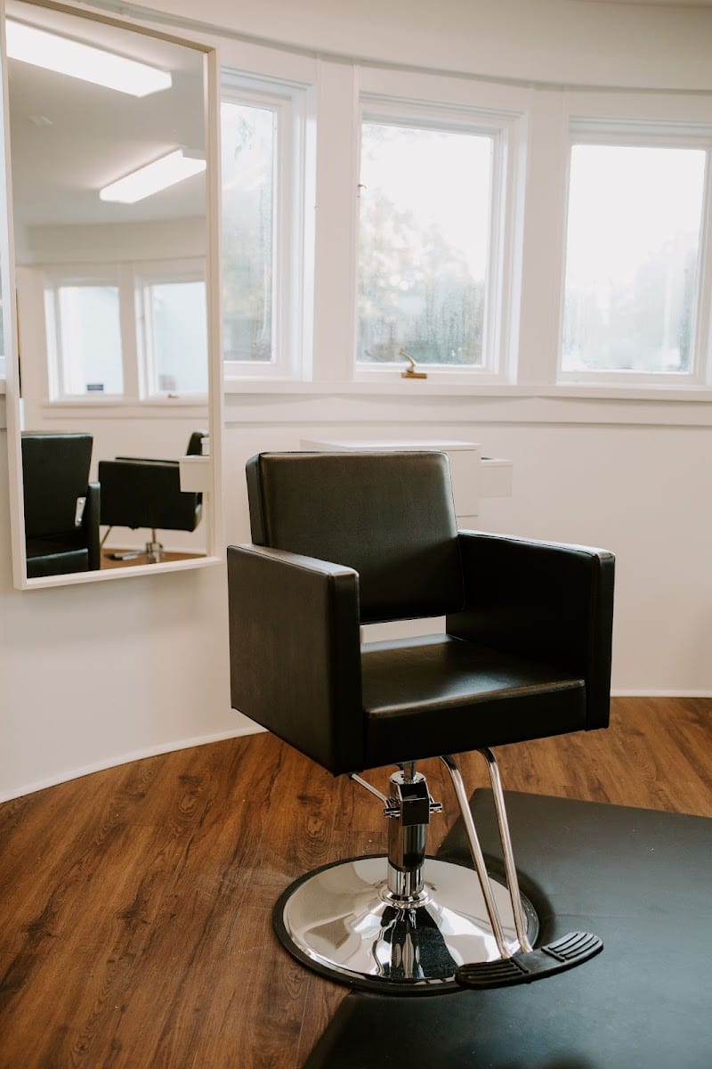 District Twenty One Salon, photo 3