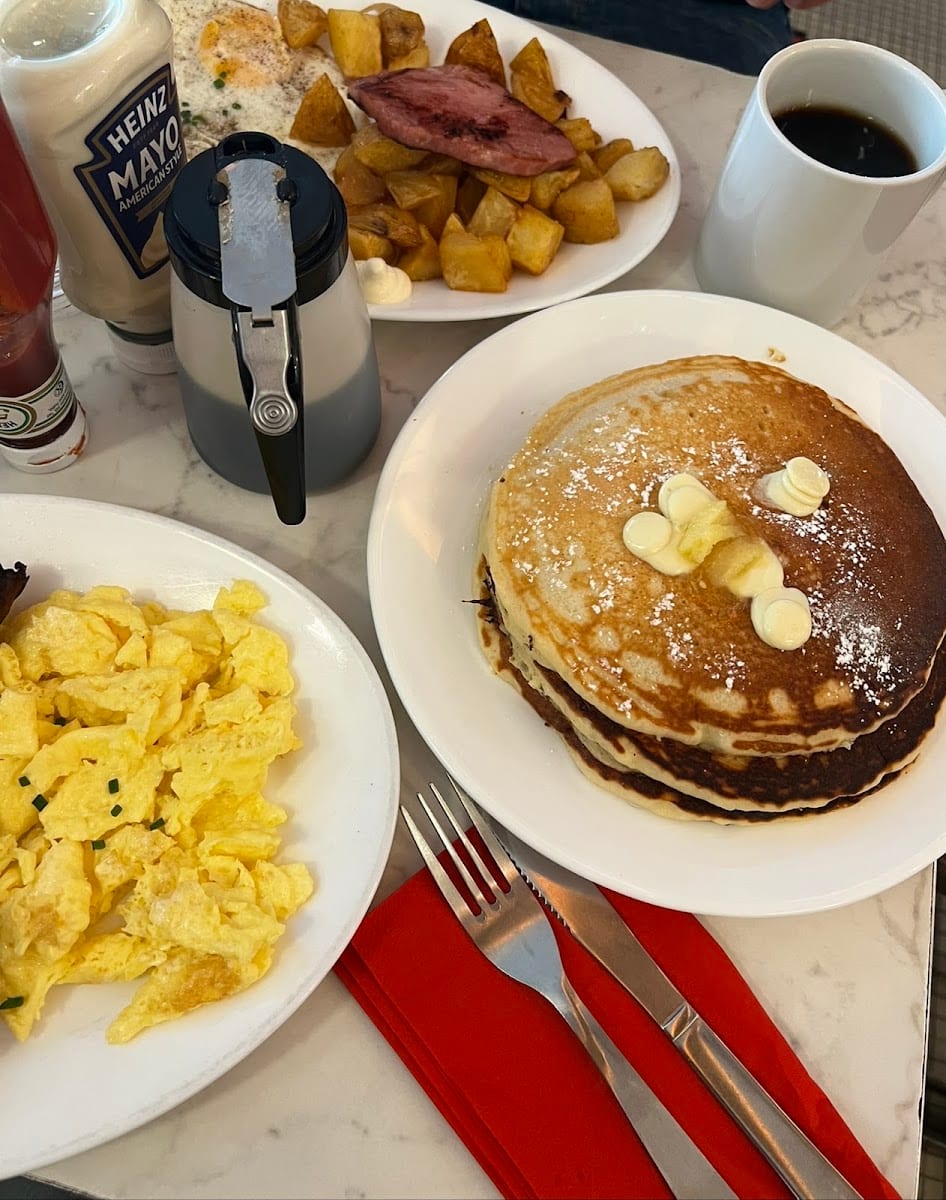 Breakfast in America, photo 4