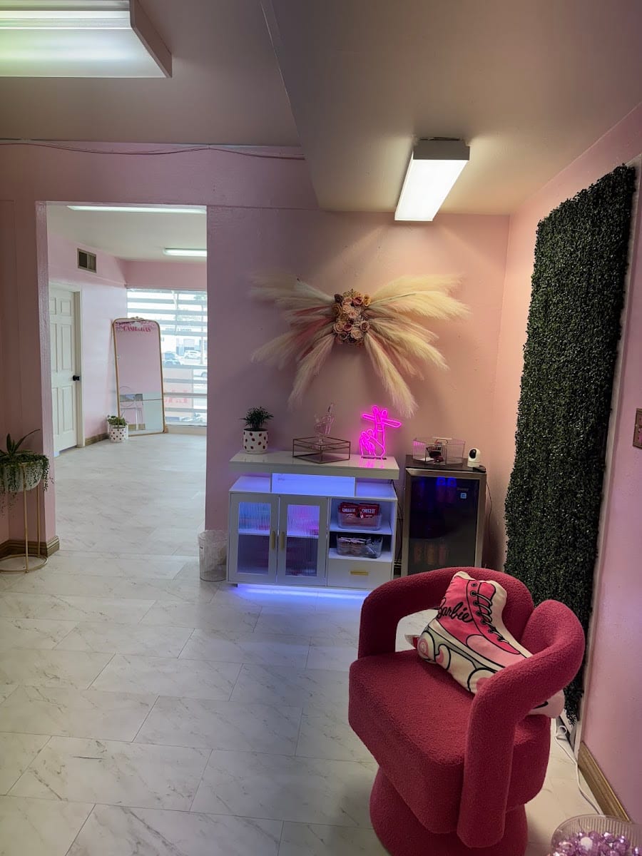 Lash and Gas Beauty Bar, photo 2